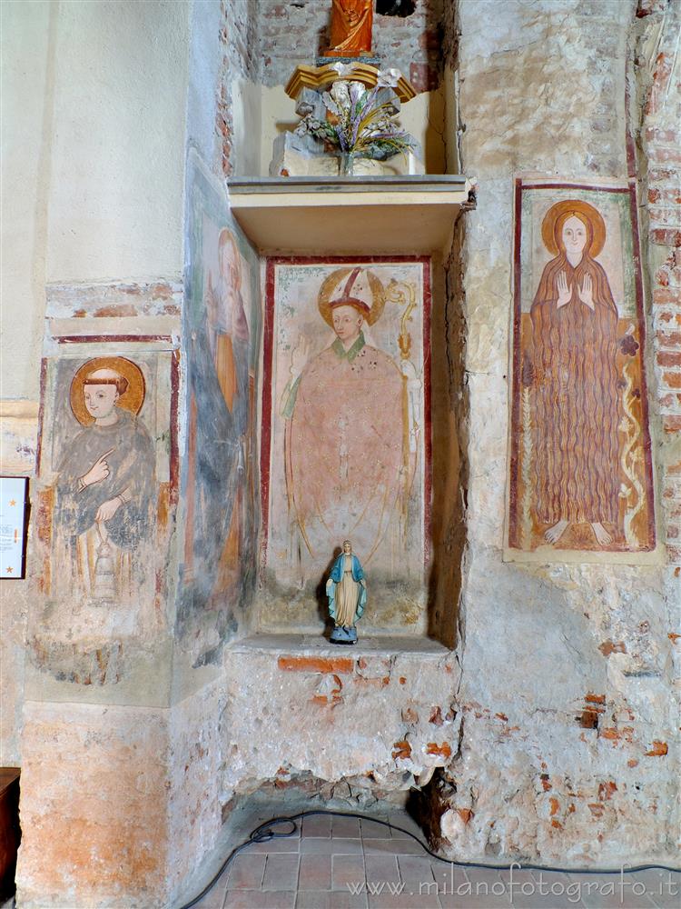Lenta (Vercelli, Italy) - Frescoes between the two apses of St. Stephen's Church